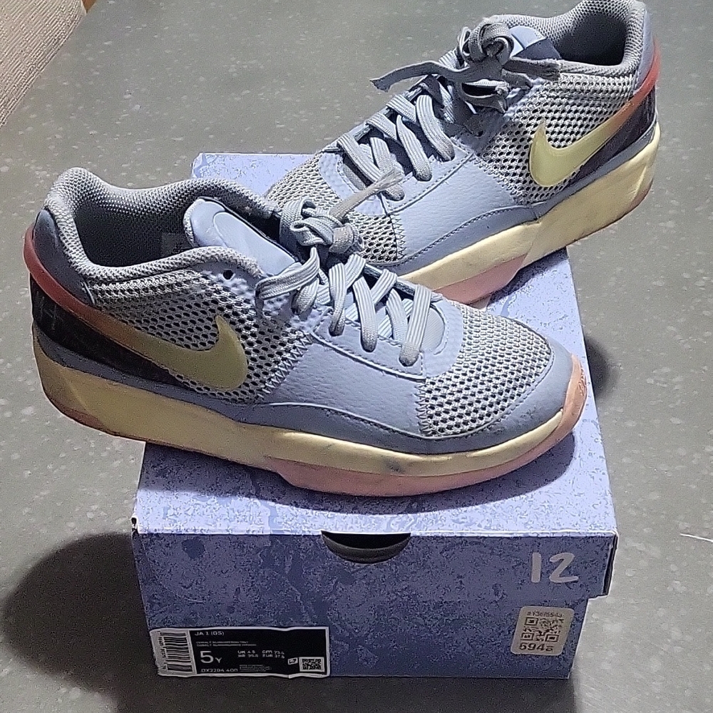 Nike Kids Sneakers in Gray and Yellow